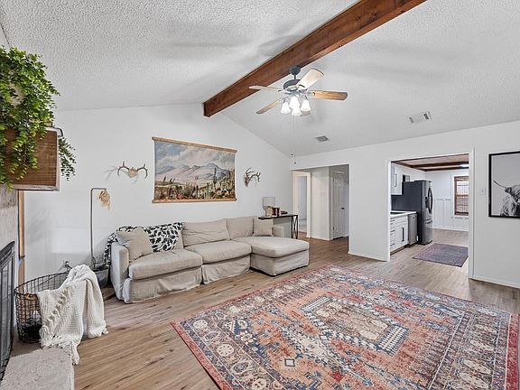 3rd image of 605 Rolling Hills Dr