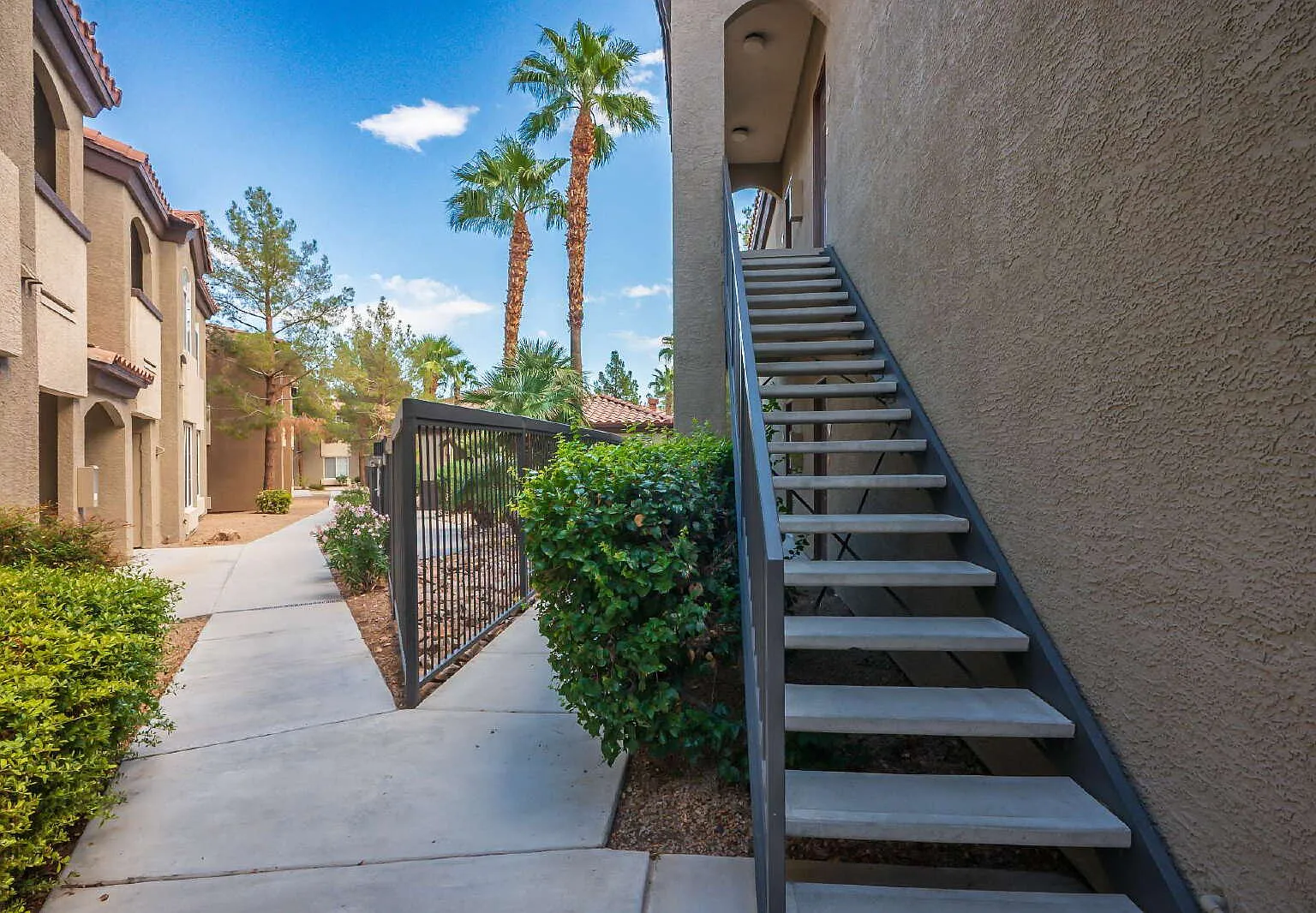 1 bed, 1.0 bath, 813 sqft, $1,500 — Photo 2