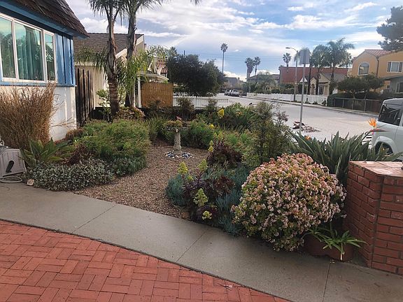 FRONT YARD STREET ACCESS