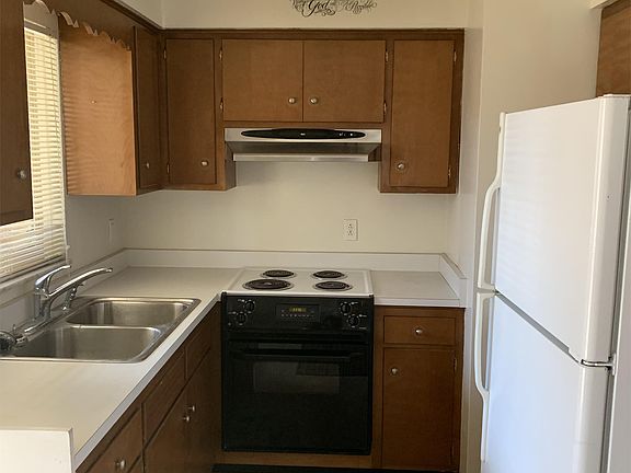 5th image of 204 E Oak Cliff Ct APT 4