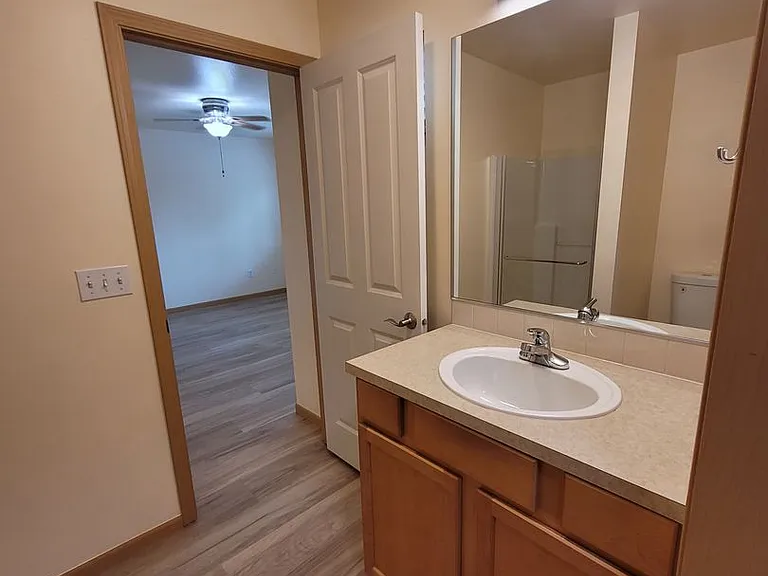 410 Holland Ave — Photo 31