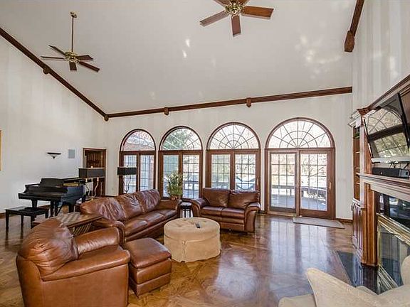 4th image of 1418 Sherwood Dr