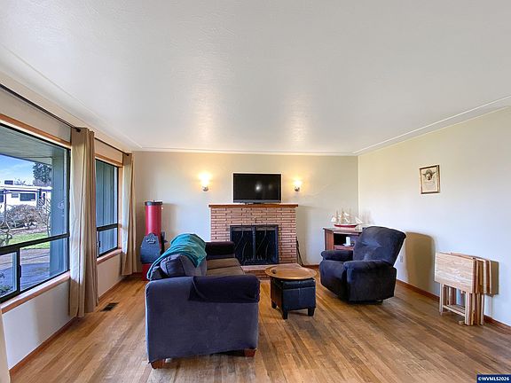 3rd image of 151 SE Orchard View Ln