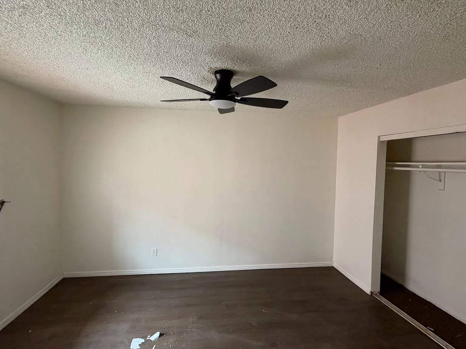 3 bed, 700 sqft, $2,190 — Photo 3