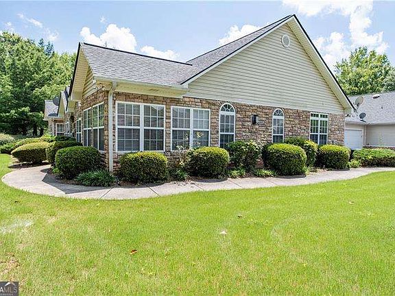 3rd image of 3708 Villa Springs Cir
