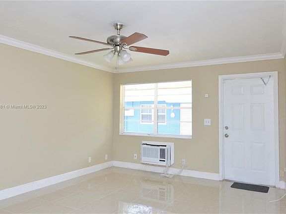 4th image of 1818 SW 22nd St Unit 2