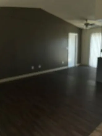 Living area to dining area