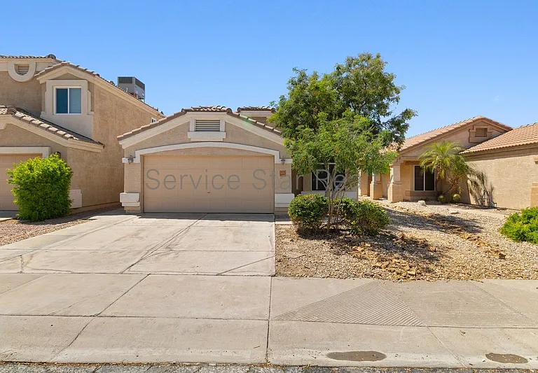 3039 E Hononegh Dr — Photo 1