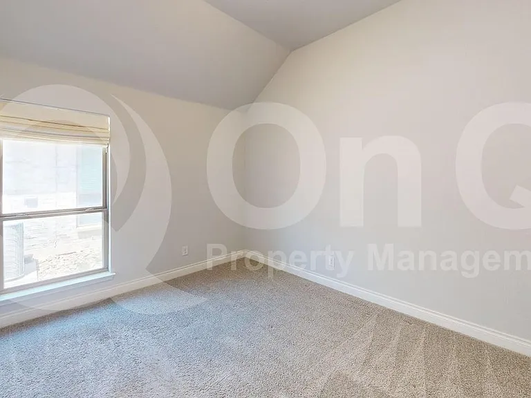 2401 Robin Way — Photo 11