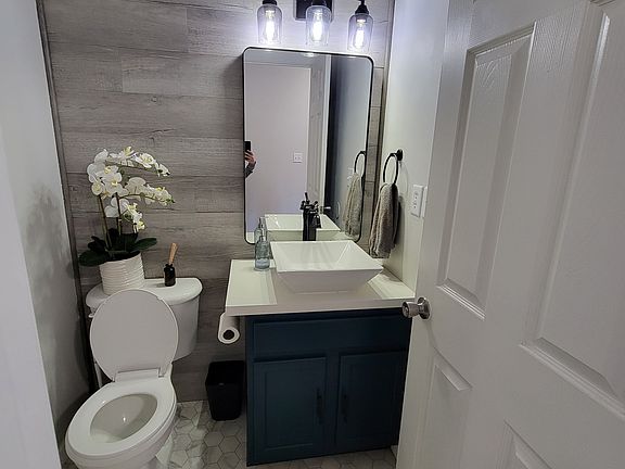 3rd image of 2096 NE Green Glen Ln