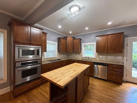 5th image of 11103 Walters St