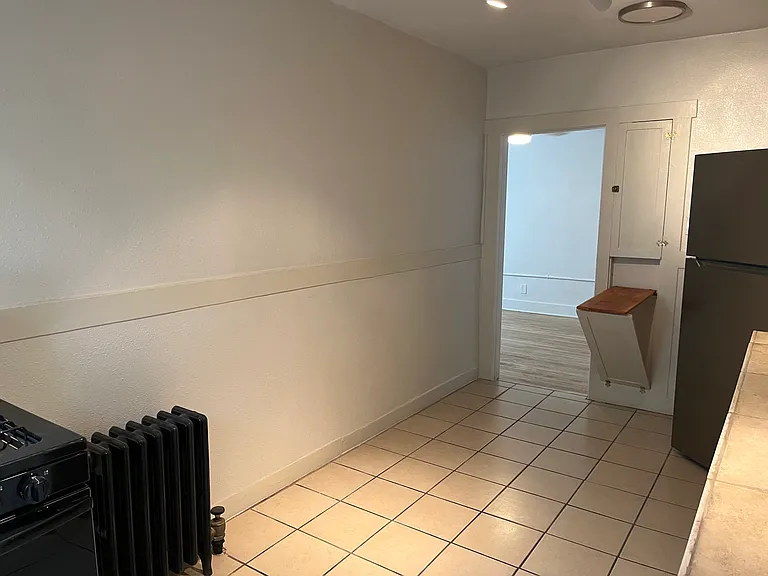 Lovely, Large, & Bright 1 Bed in Beautiful Downtown Courtyard Complex — Photo 40