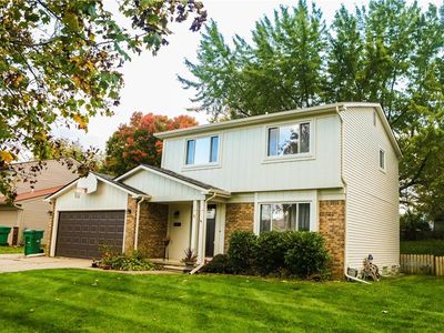 868 Devonshire Blvd, Brighton, MI, 48116
