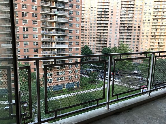 5th image of 2944 W 5th St #9
