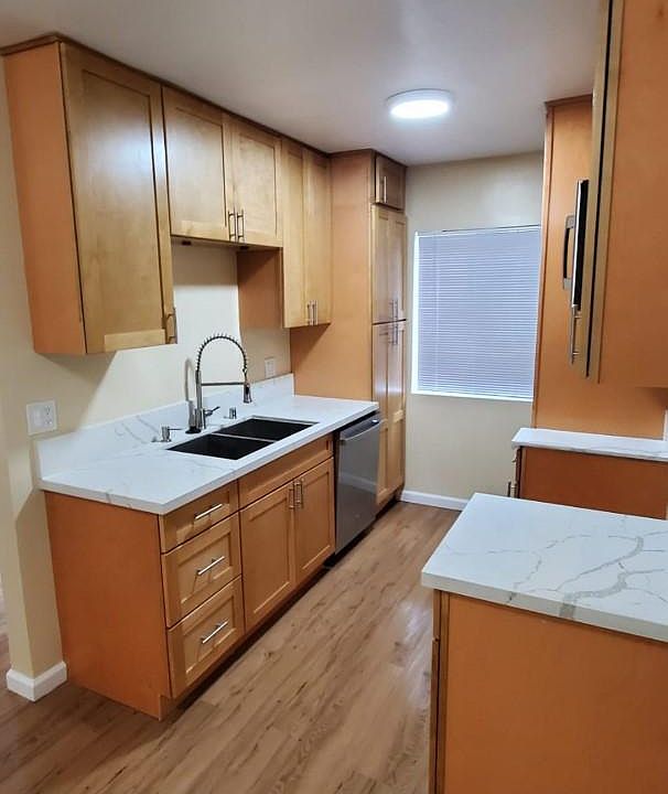 1st image of 842 N Sycamore Ave APT 5
