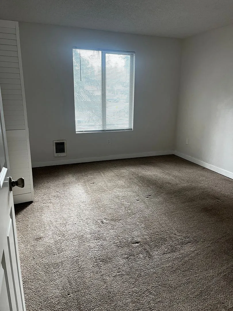Parkwood Apartments — Photo 3