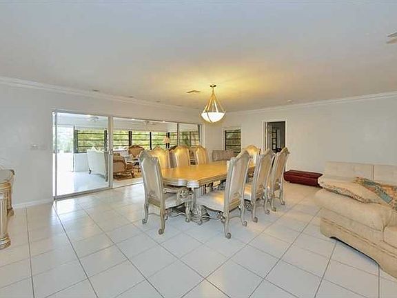 3rd image of 483 Centre Island