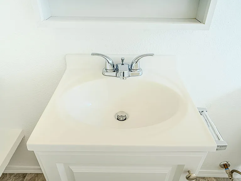 Bathroom sink