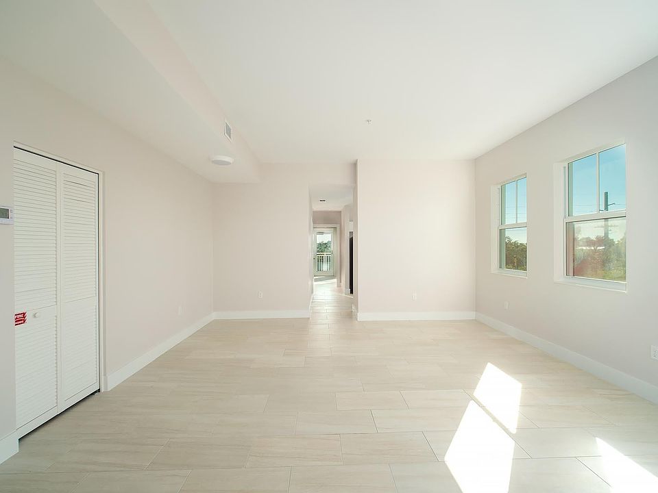 Living/dining area