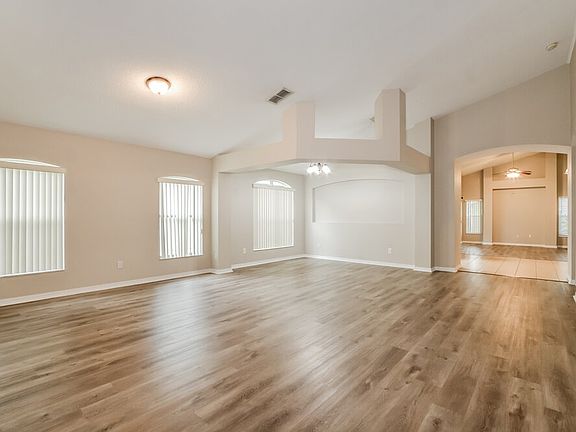 4th image of 891 McInnis Ct