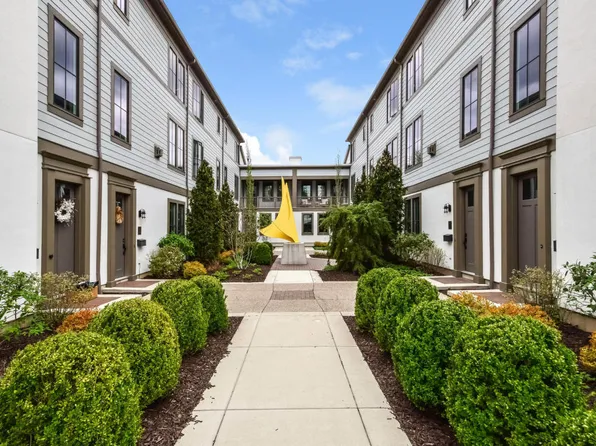 702 Croswell Ave SE, East Grand Rapids, MI 49506