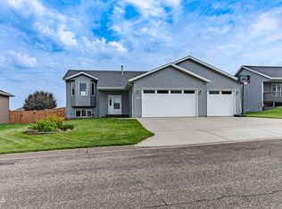 42 McGinnis Way, Bismarck, ND 58504