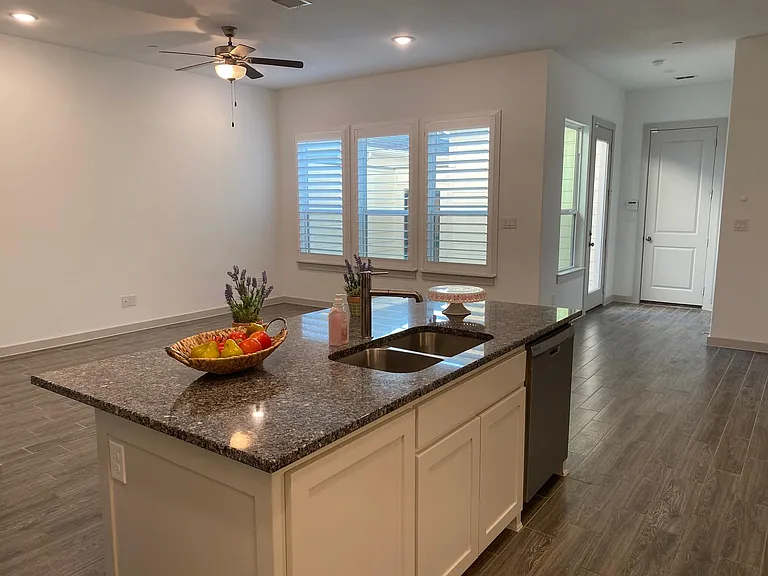 930 Marian Dr — Photo 14
