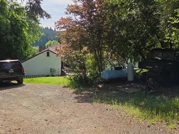 221 Fairway Dr, Garberville, CA 95542