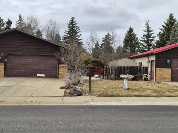 977 Shinagle Dr, Dickinson, ND 58601