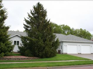 1404 Pebble Beach Rd, Mitchell, SD 57301