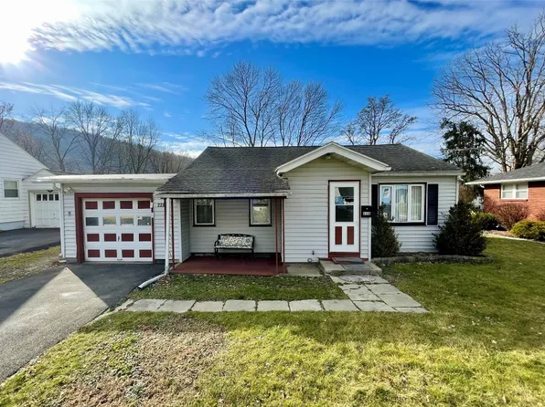 228 Torrance Ave, Vestal, NY 13850