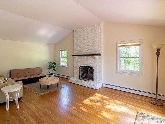 3rd image of 1540 Laurelwood Drive