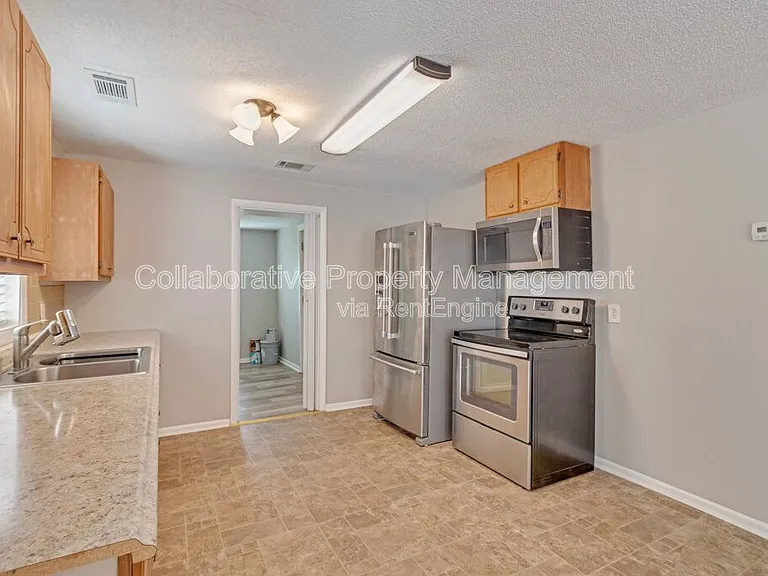 2025 Eppinger St — Photo 3