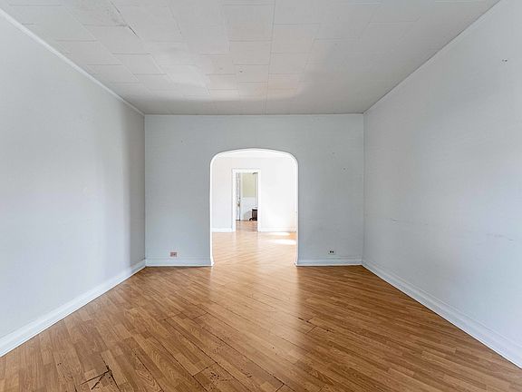 5th image of 10749 S Avenue J