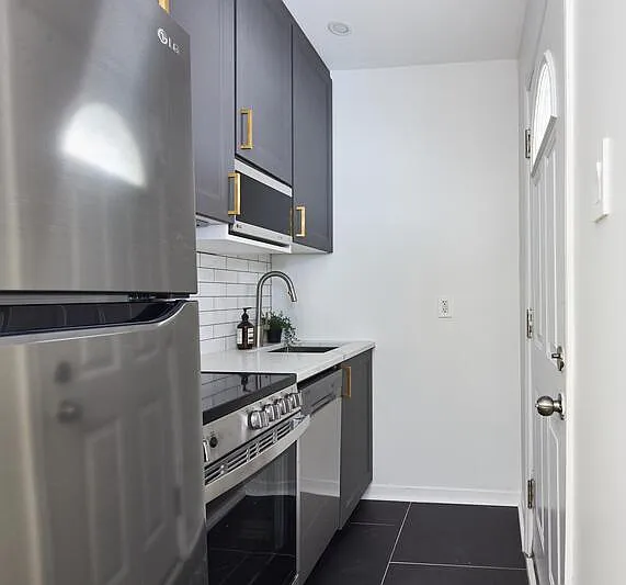 Studio, 1.0 bath, 300 sqft, $1,695 — Photo 1