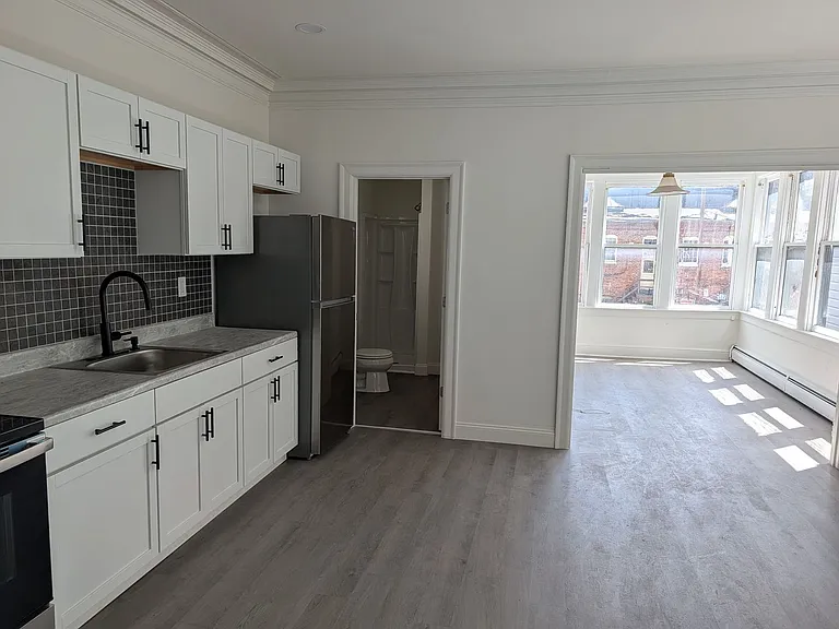 21-23 N Beaver St — Photo 15