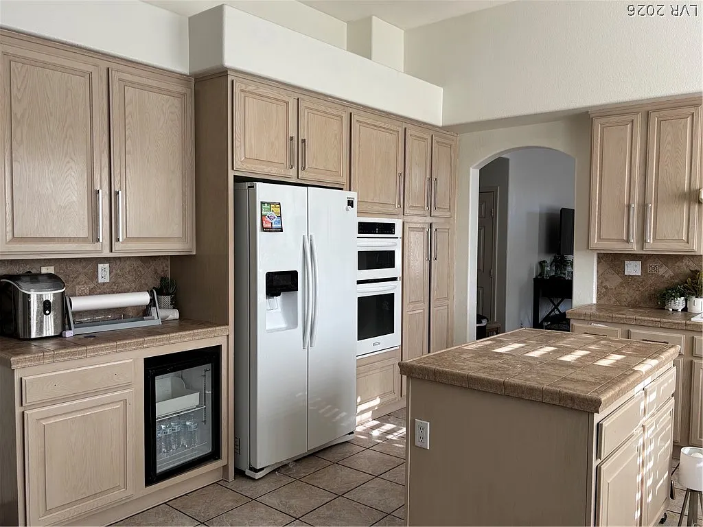 3 bed, 3.0 bath, 1946 sqft, $3,100 — Photo 3