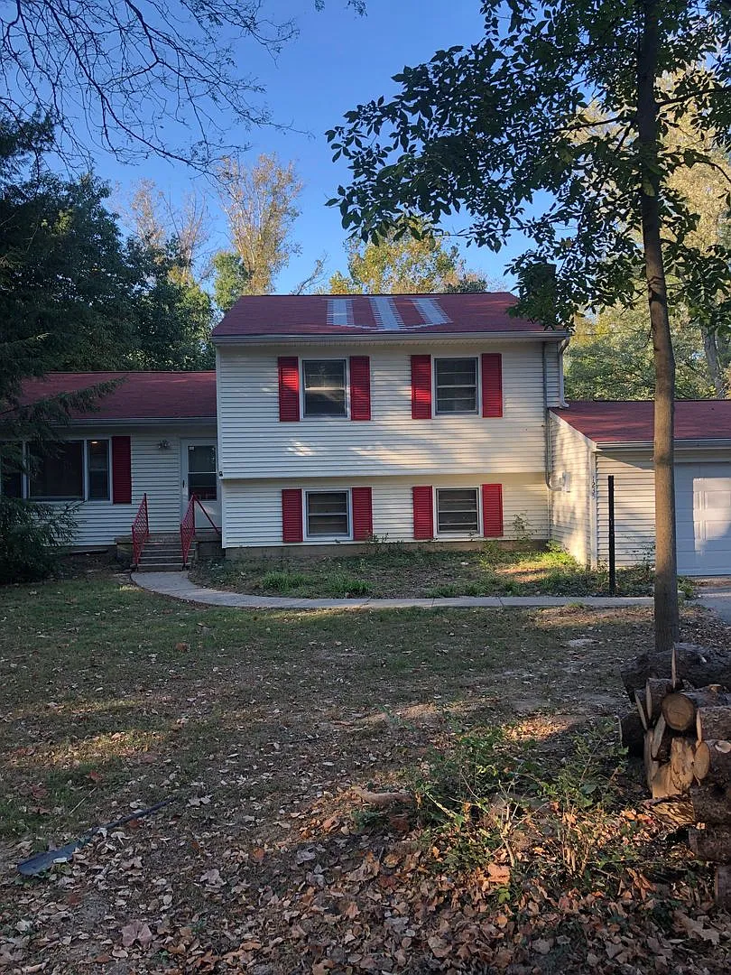Newly renovated 4BR/2BA home, across from IU Stadium and Golf Course! — Photo 4