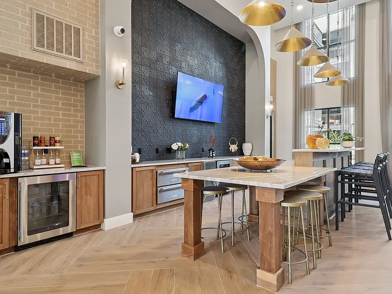 The Brentwood — Photo 15