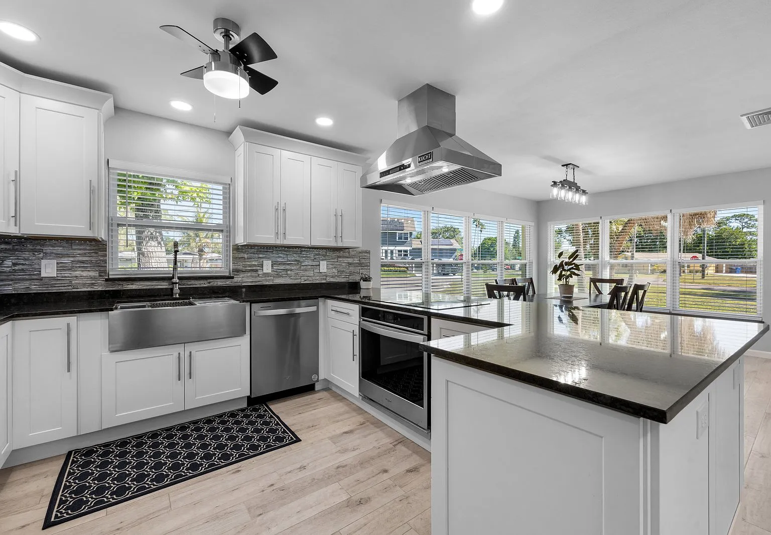 4 bed, 1956 sqft, $4,500 — Photo 3