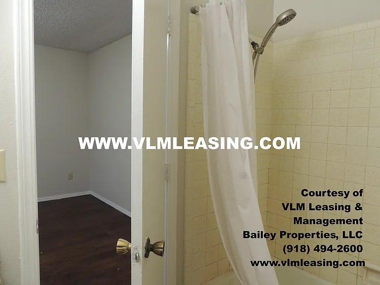 404 W Vicksburg St — Photo 30