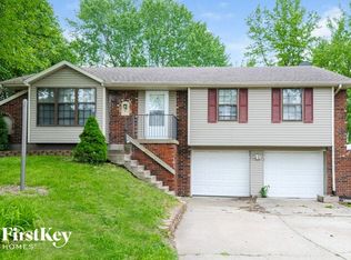 716 NW Cambridge Ct, Blue Springs, MO 64015