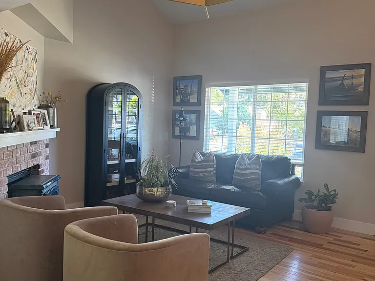 1903 Eversley Pl — Photo 2