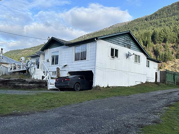 5th image of 47724 Old Boston Bar Rd