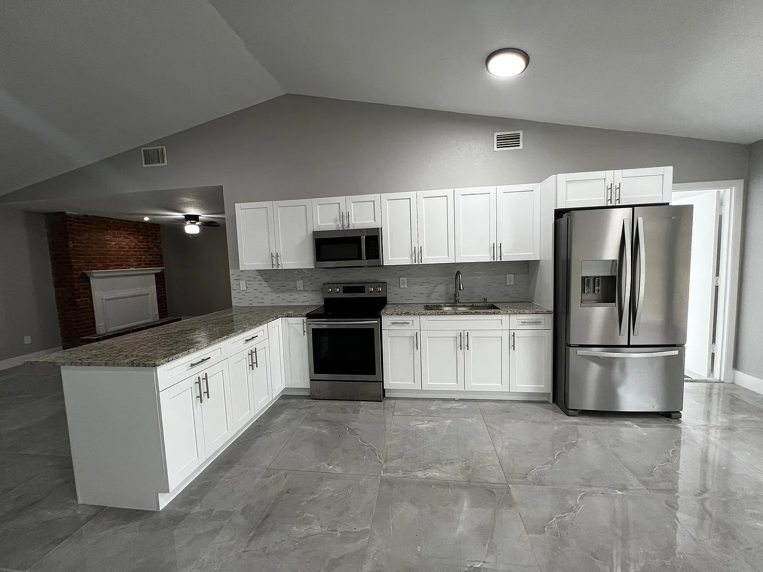 3 bed, 2.0 bath, 1218 sqft, $2,700 — Photo 1