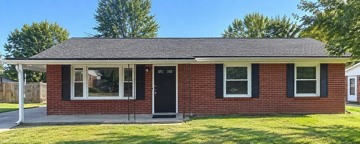 4 bed, 1.5 bath, 1209 sqft, $2,200 — Photo 1