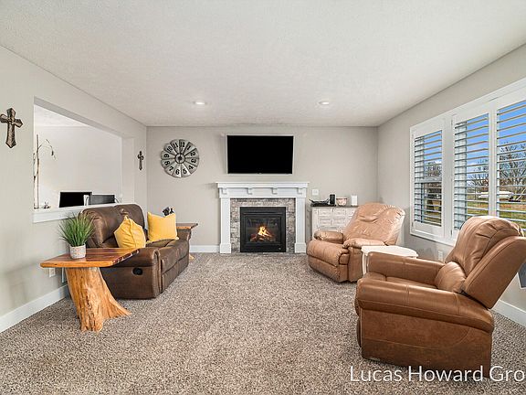 4th image of 9142 Wabasis Pointe Dr NE