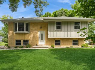2424 Guenever Ct, Altoona, IA 50009