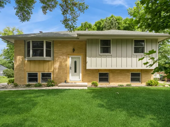 2424 Guenever Ct, Altoona, IA 50009