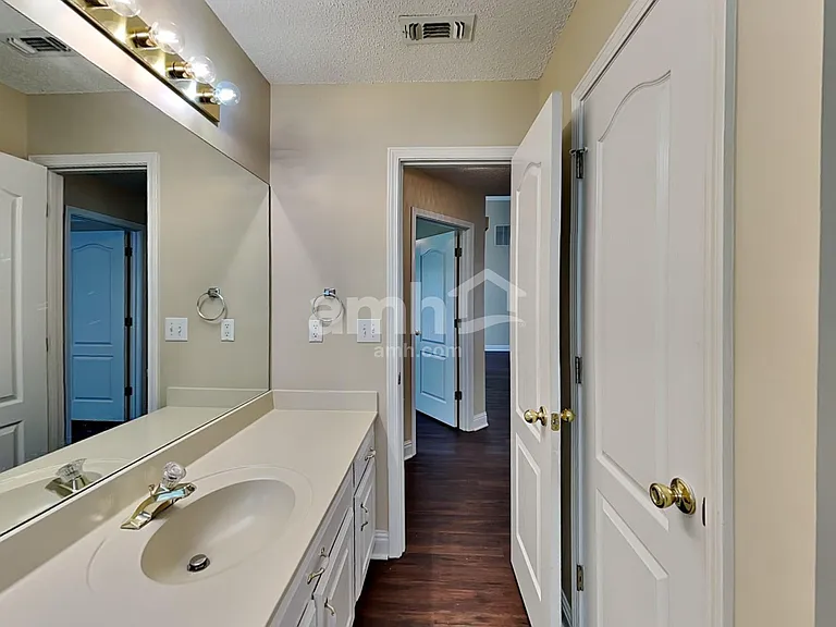 154 Acadian Dr — Photo 17
